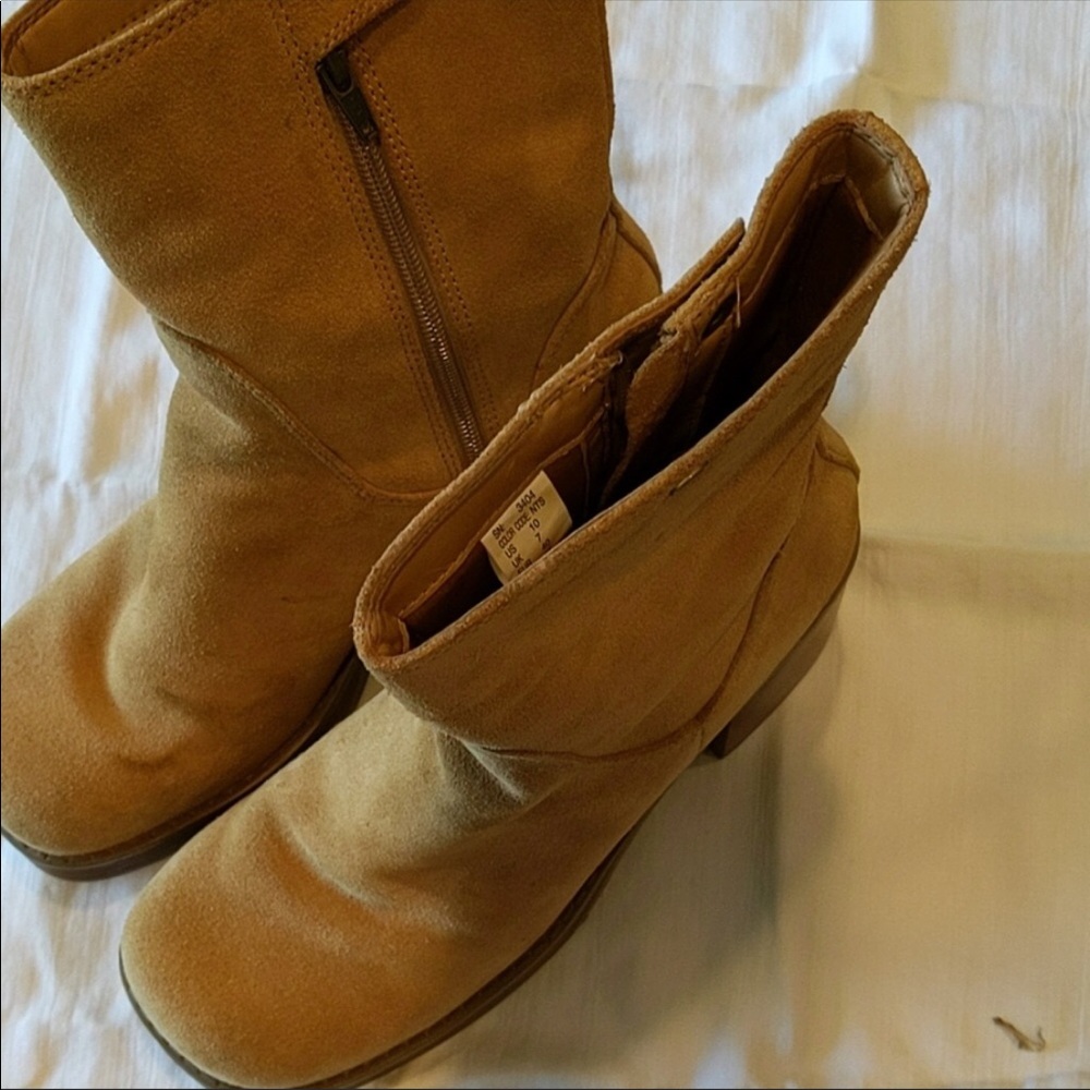 Skechers camel/tan suede boots size 10